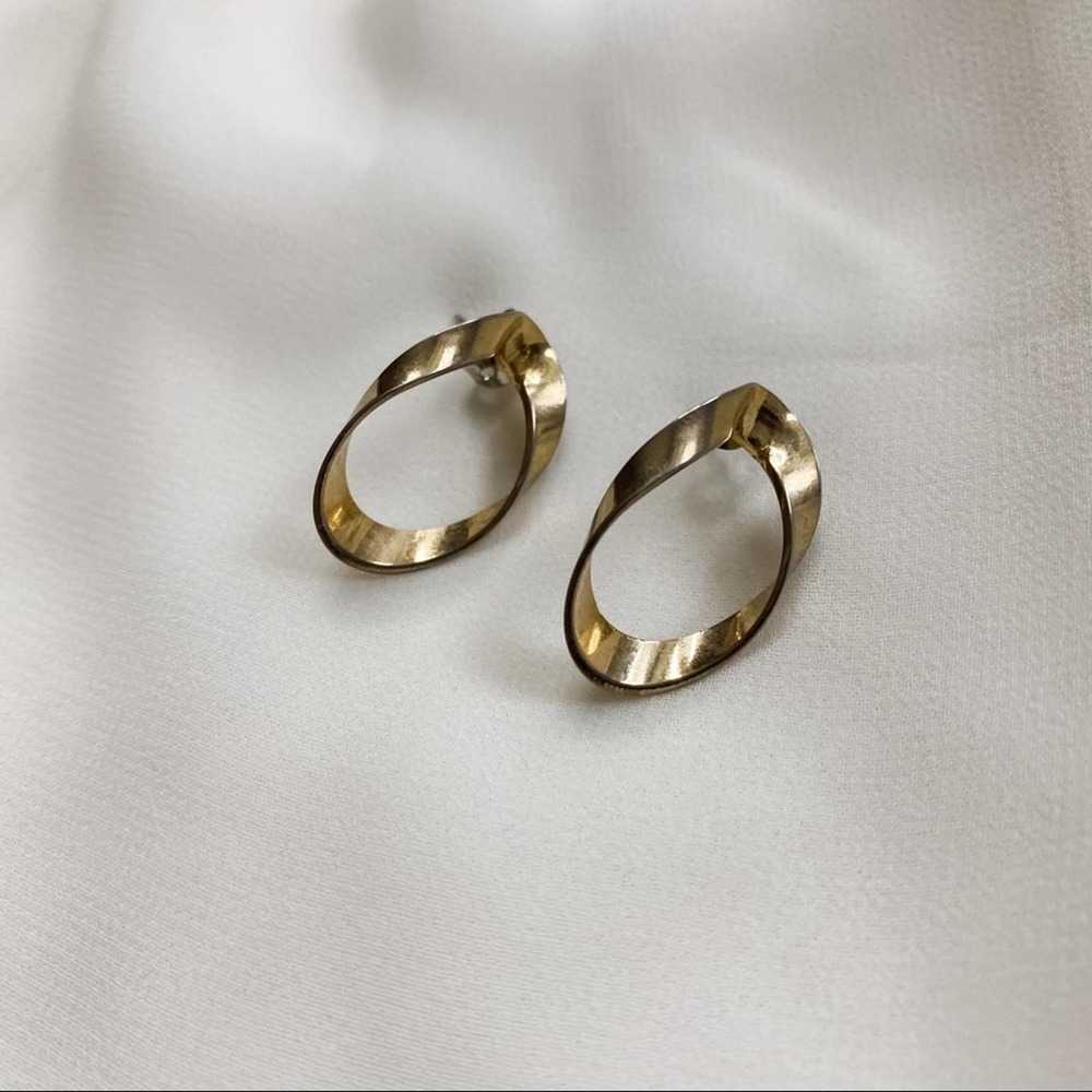 VTG Gold Tone Oval Twist Stud Earrings